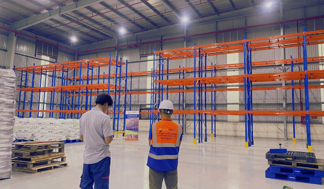 Hệ thống kệ Selective trong kho hàng công nghiệp