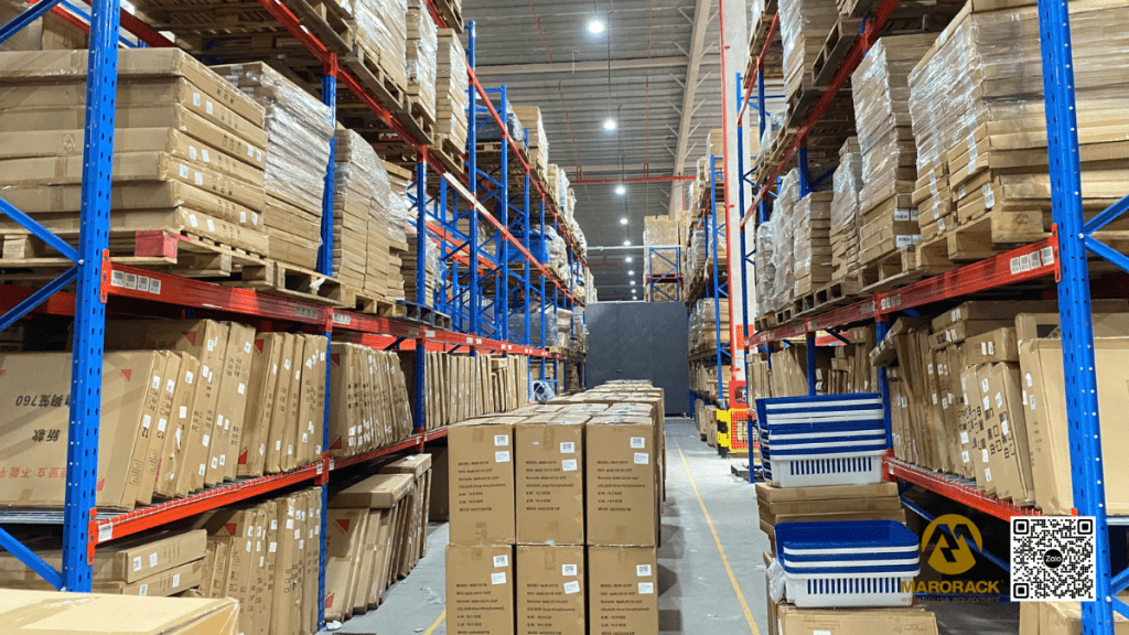 kệ tải nặng chứa pallet trong kho logistic