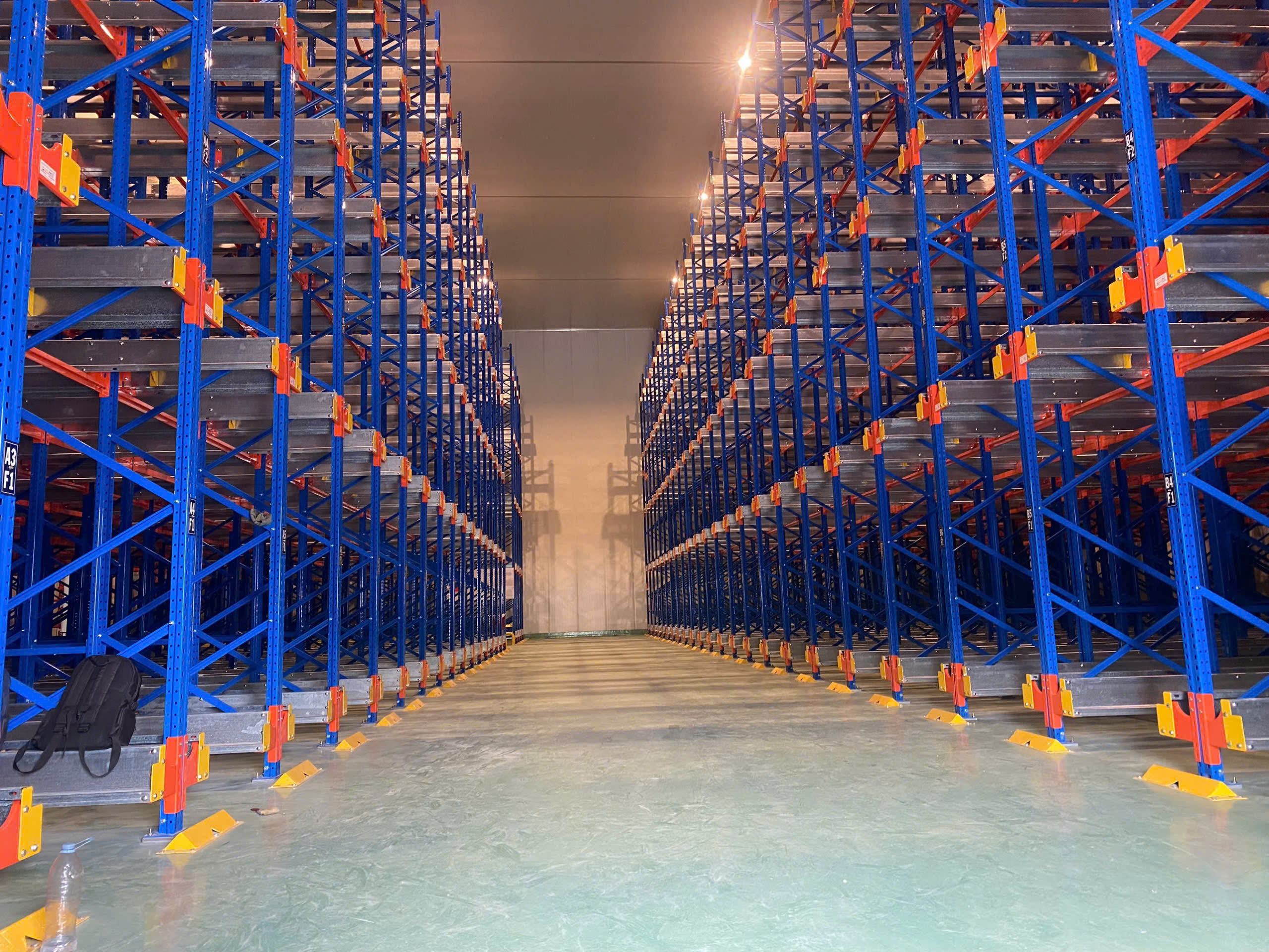 Kệ kho Radio Shuttle cho hệ thống lưu trữ pallet mật độ cao